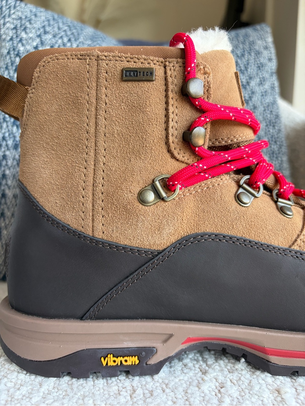UGG Brecken Lace Boots~ size 7.5 - Picture 5 of 12